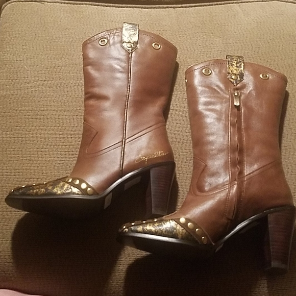 CAPETTA HEELED BOOTS 👢👢 - Picture 8 of 16